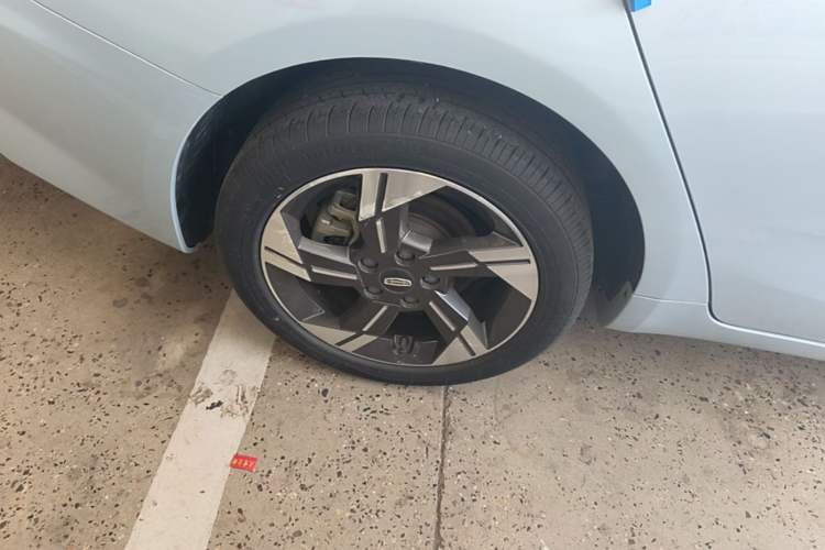 Used Geely Auto Emgrand L HiP 2022 1.5TD-DHT Pro 100KM Super Swift Right Rear Wheel Hub