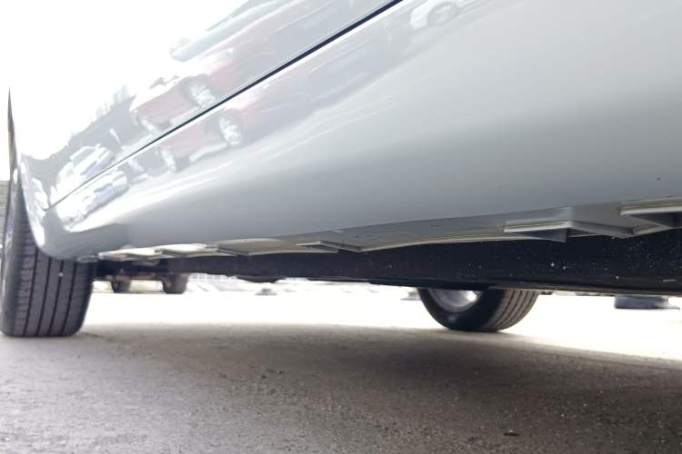 Used Geely Auto Emgrand L HiP 2022 1.5TD-DHT Pro 100KM Super Rui Right Side Sill