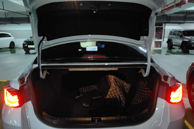 Used Geely Auto Emgrand L HiP 2022 1.5TD-DHT Pro 100KM Super Rui Trunk