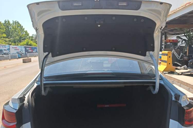 Used Geely Auto Emgrand L HiP 2022 1.5TD-DHT Pro 100KM Super Rui Trunk