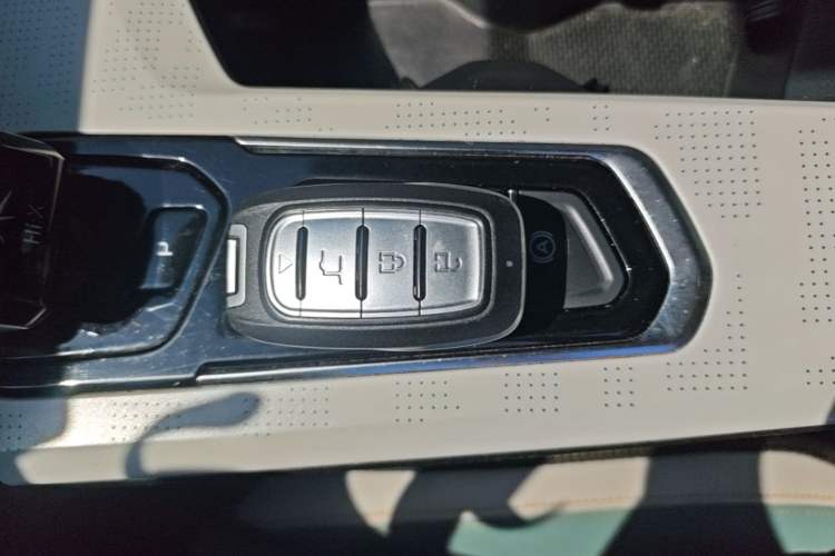 Used Geely Auto Emgrand L HiP 2022 1.5TD-DHT Pro 100KM Super Rui Vehicle Key