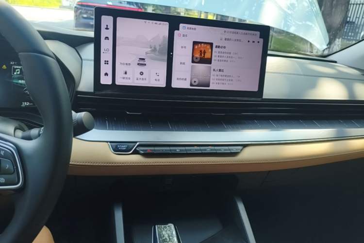 Used Geely Auto Emgrand L HiP 2024 Champion Edition 1.5TD-DHT Pro 100KM Excellence Model Audio And AC Panel