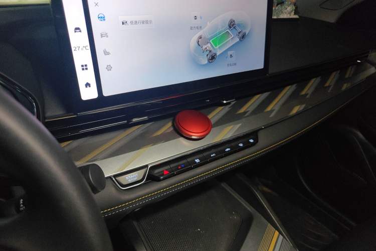 Used Geely Auto Emgrand L HiP 2024 Champion Edition 1.5TD-DHT Pro 100KM Superior Model Audio And AC Panel