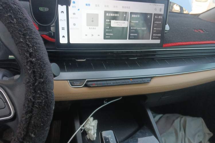 Used Geely Auto Emgrand L HiP 2024 Champion Edition 1.5TD-DHT Pro 100KM Excellence Model Audio And AC Panel