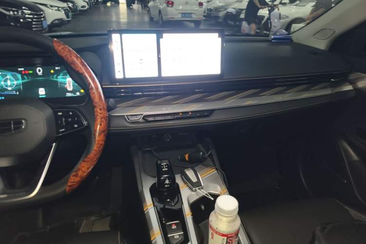 Used Geely Auto Emgrand L HiP 2024 Champion Edition 1.5TD-DHT Pro 100KM Superior Model Audio And AC Panel