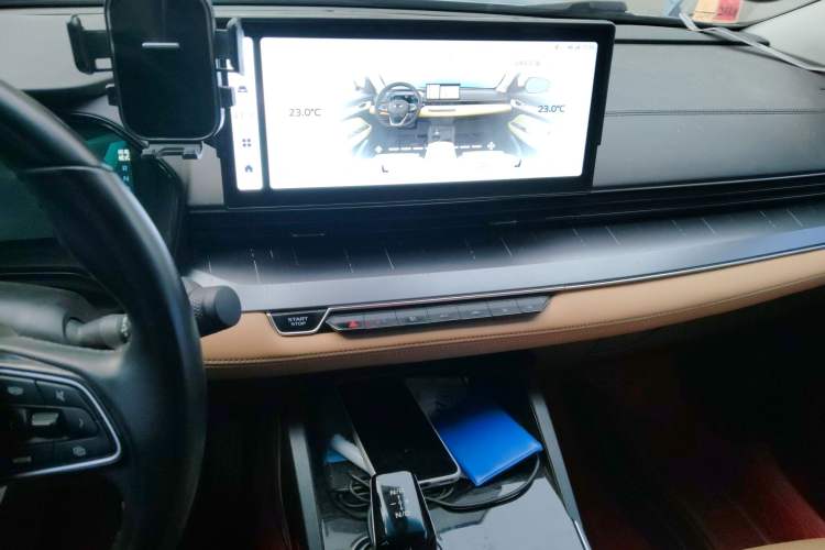 Used Geely Auto Emgrand L HiP 2024 Champion Edition 1.5TD-DHT Pro 100KM Excellence Model Audio And AC Panel