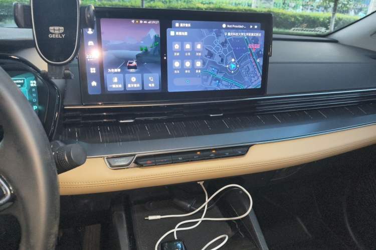 Used Geely Auto Emgrand L HiP 2024 Longteng Edition 1.5TD-DHT Pro 100KM Excellence Model Audio And AC Panel