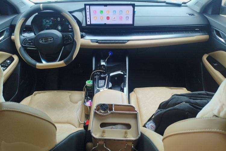 Used Geely Auto Emgrand L HiP 2024 Longteng Edition 1.5TD-DHT Pro 100KM Excellence Model Center Console