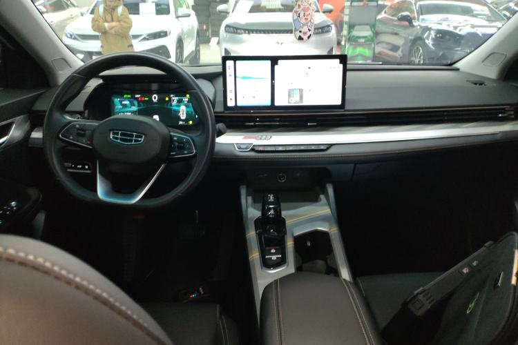 Used Geely Auto Emgrand L HiP 2024 Longteng Edition 1.5TD-DHT Pro 100KM Superior Model Center Console