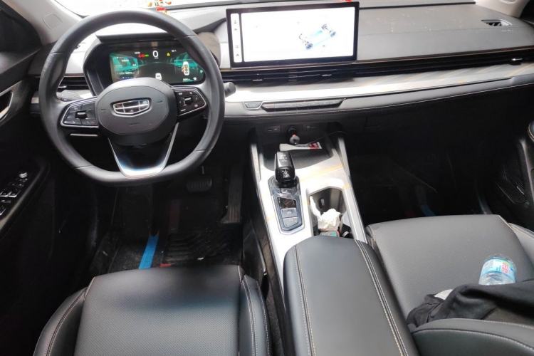 Used Geely Auto Emgrand L HiP 2024 Longteng Edition 1.5TD-DHT Pro 100KM Superior Model Center Console
