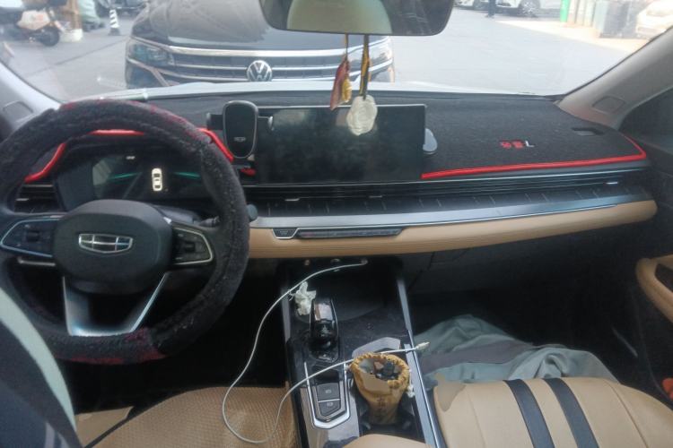 Used Geely Auto Emgrand L HiP 2024 Champion Edition 1.5TD-DHT Pro 100KM Excellence Model Center Console