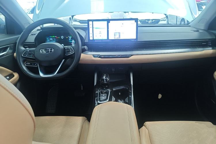 Used Geely Auto Emgrand L HiP 2024 Champion Edition 1.5TD-DHT Pro 100KM Excellence Model Center Console