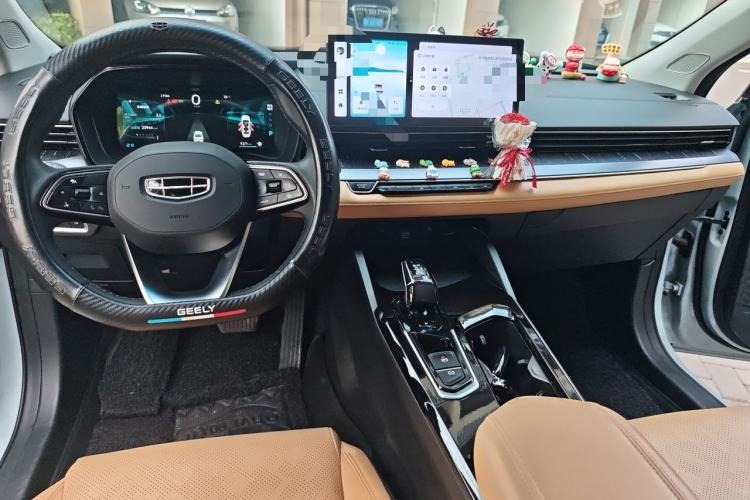 Used Geely Auto Emgrand L HiP 2024 Champion Edition 1.5TD-DHT Pro 100KM Excellence Model Center Console