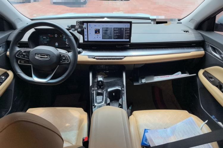 Used Geely Auto Emgrand L HiP 2024 Champion Edition 1.5TD-DHT Pro 100KM Excellence Model Center Console