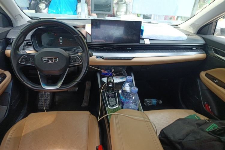 Used Geely Auto Emgrand L HiP 2024 Champion Edition 1.5TD-DHT Pro 100KM Excellence Model Center Console