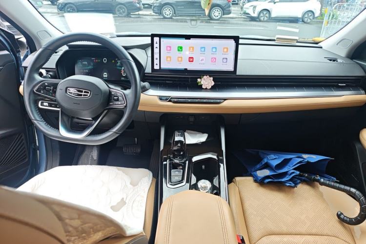 Used Geely Auto Emgrand L HiP 2024 Champion Edition 1.5TD-DHT Pro 100KM Excellence Model Center Console