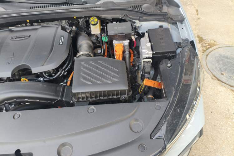 Used Geely Auto Emgrand L HiP 2024 Longteng Edition 1.5TD-DHT Pro 100KM Excellence Model Engine Bay Left