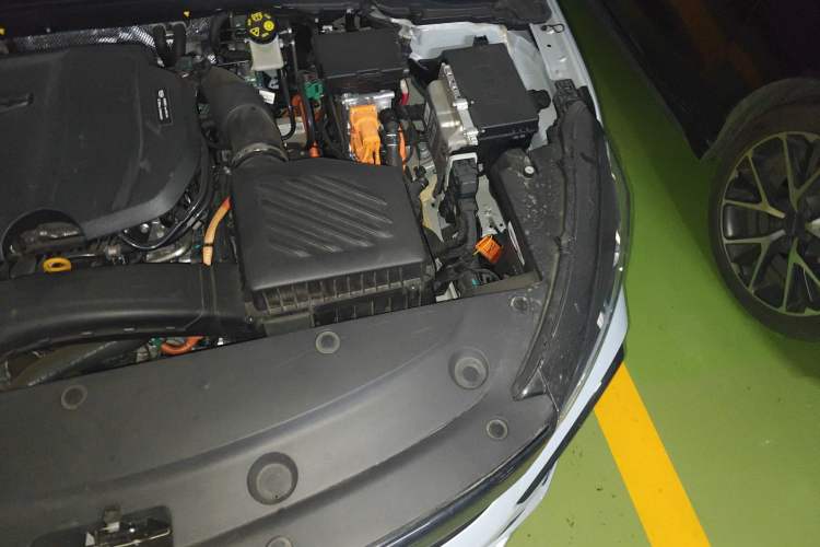 Used Geely Auto Emgrand L HiP 2024 Champion Edition 1.5TD-DHT Pro 100KM Superior Model Engine Bay Left