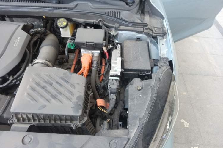 Used Geely Auto Emgrand L HiP 2024 Champion Edition 1.5TD-DHT Pro 100KM Excellence Model Engine Bay Left