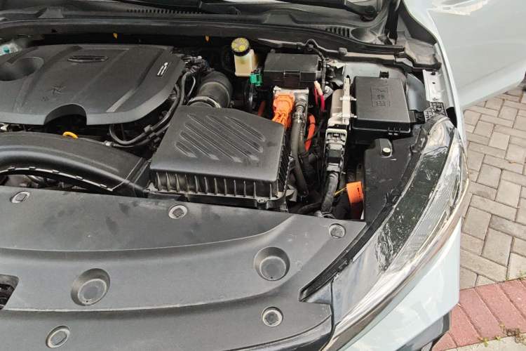 Used Geely Auto Emgrand L HiP 2024 Champion Edition 1.5TD-DHT Pro 100KM Excellence Model Engine Bay Left