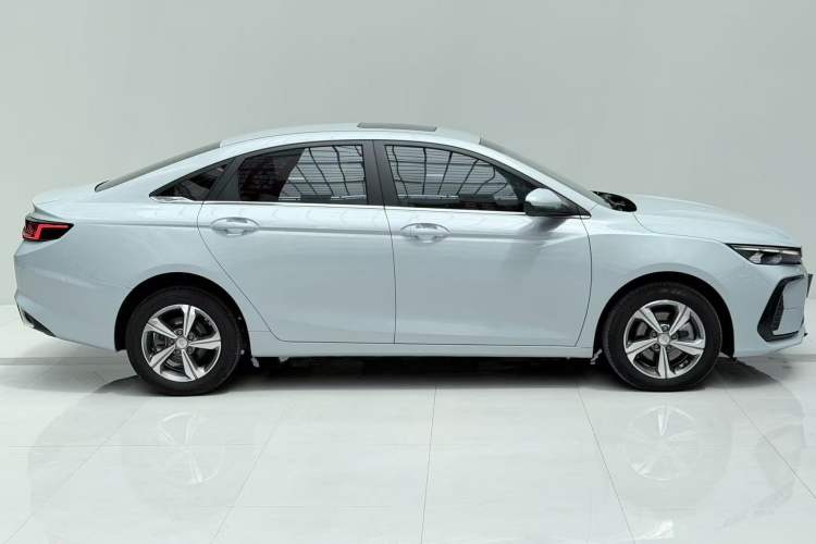 Used Geely Auto Emgrand L HiP 2024 Longteng Edition 1.5TD-DHT Pro 100KM Superior Model Exterior 3