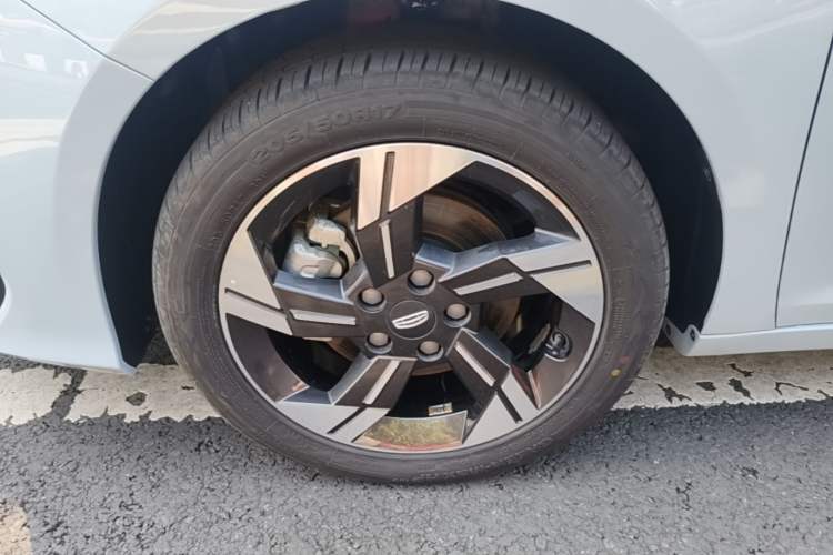 Used Geely Auto Emgrand L HiP 2024 Champion Edition 1.5TD-DHT Pro 100KM Excellence Model Exterior 4