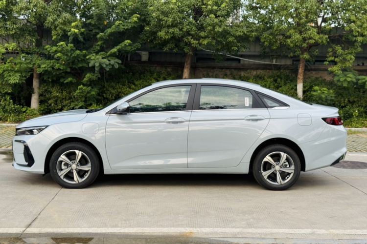 Used Geely Auto Emgrand L HiP 2024 Longteng Edition 1.5TD-DHT Pro 100KM Superior Model Exterior 4