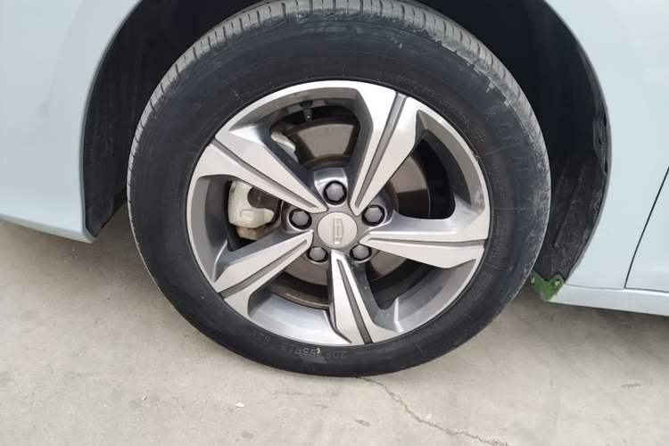 Used Geely Auto Emgrand L HiP 2024 Longteng Edition 1.5TD-DHT Pro 100KM Superior Model Exterior 4