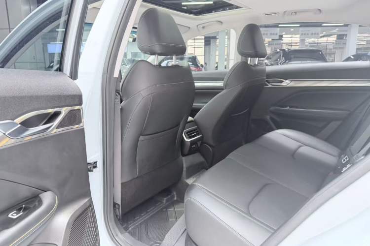 Used Geely Auto Emgrand L HiP 2024 Longteng Edition 1.5TD-DHT Pro 100KM Superior Model Exterior 8
