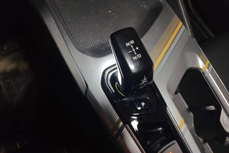 Used Geely Auto Emgrand L HiP 2024 Champion Edition 1.5TD-DHT Pro 100KM Superior Model Gear Lever