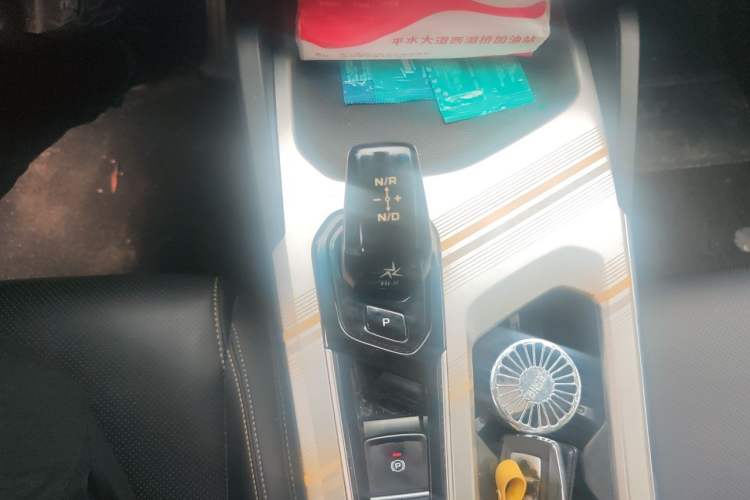 Used Geely Auto Emgrand L HiP 2024 Champion Edition 1.5TD-DHT Pro 100KM Superior Model Gear Lever