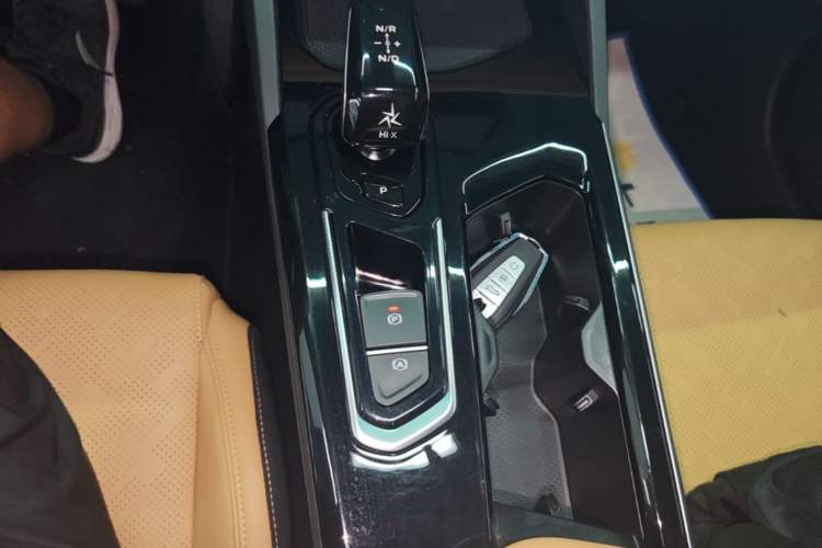 Used Geely Auto Emgrand L HiP 2024 Champion Edition 1.5TD-DHT Pro 100KM Excellence Model Gear Lever
