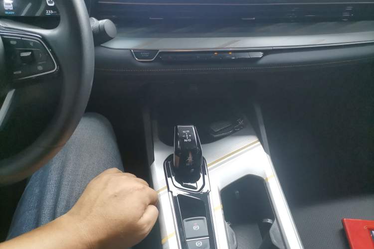 Used Geely Auto Emgrand L HiP 2024 Longteng Edition 1.5TD-DHT Pro 100KM Superior Model Gear Lever