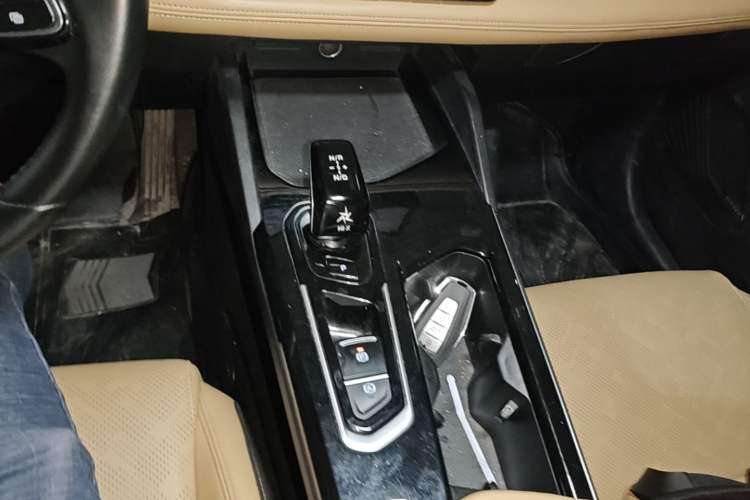 Used Geely Auto Emgrand L HiP 2024 Champion Edition 1.5TD-DHT Pro 100KM Excellence Model Gear Lever