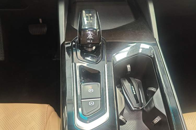 Used Geely Auto Emgrand L HiP 2024 Champion Edition 1.5TD-DHT Pro 100KM Excellence Model Gear Lever