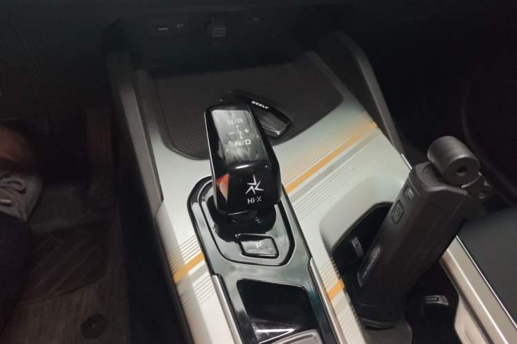 Used Geely Auto Emgrand L HiP 2024 Champion Edition 1.5TD-DHT Pro 100KM Superior Model Gear Lever