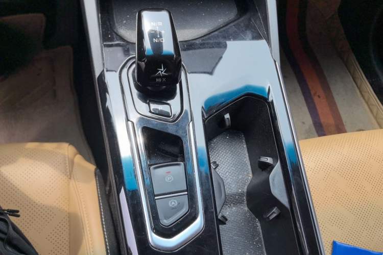 Used Geely Auto Emgrand L HiP 2024 Champion Edition 1.5TD-DHT Pro 100KM Excellence Model Gear Lever