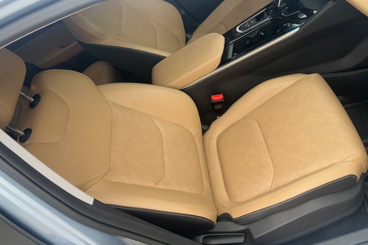 Used Geely Auto Emgrand L HiP 2024 Champion Edition 1.5TD-DHT Pro 100KM Excellence Model Interior 1