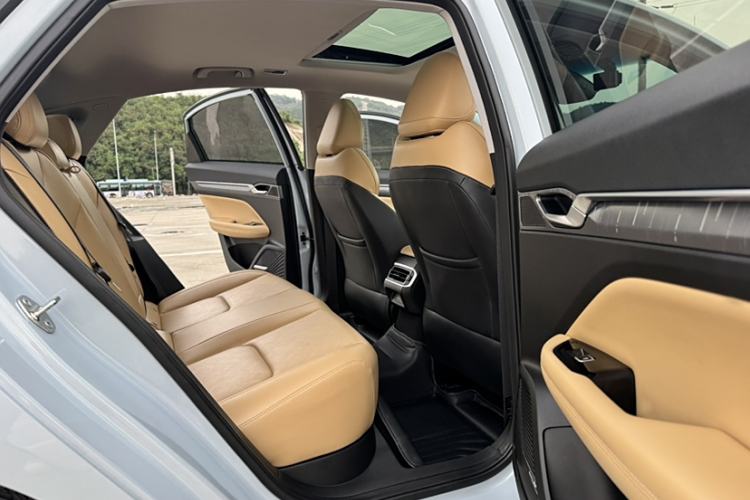 Used Geely Auto Emgrand L HiP 2024 Longteng Edition 1.5TD-DHT Pro 100KM Excellence Model Interior 1