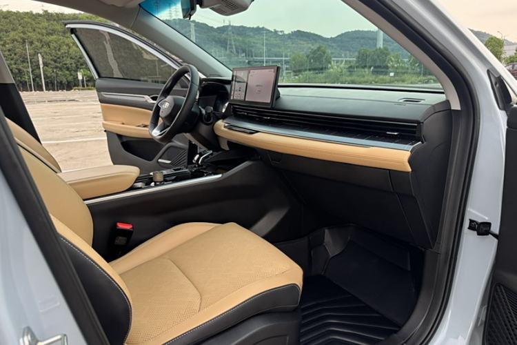 Used Geely Auto Emgrand L HiP 2024 Longteng Edition 1.5TD-DHT Pro 100KM Excellence Model Interior 14