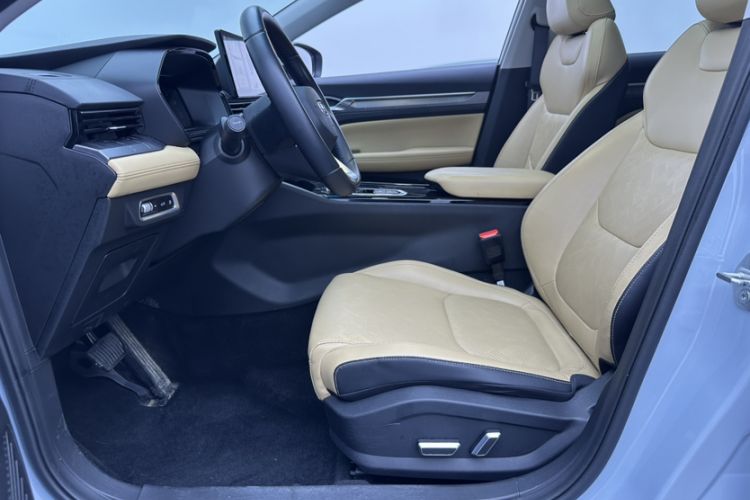 Used Geely Auto Emgrand L HiP 2024 Champion Edition 1.5TD-DHT Pro 100KM Excellence Model Interior 4