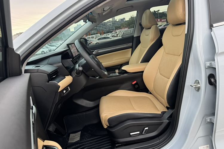 Used Geely Auto Emgrand L HiP 2024 Longteng Edition 1.5TD-DHT Pro 100KM Excellence Model Interior 7