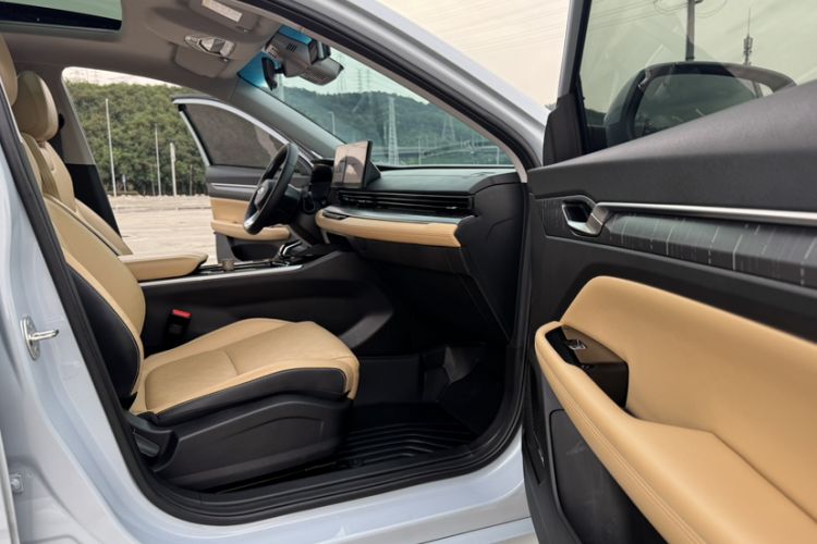 Used Geely Auto Emgrand L HiP 2024 Longteng Edition 1.5TD-DHT Pro 100KM Excellence Model Interior 8