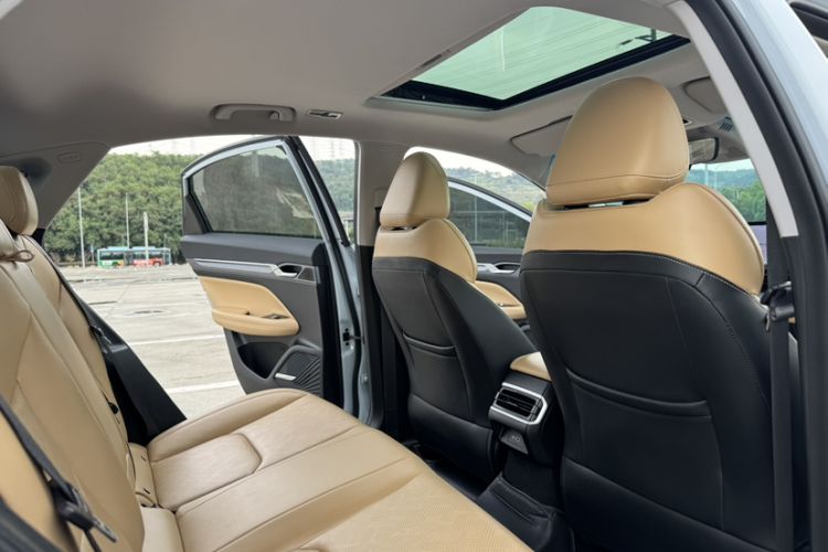 Used Geely Auto Emgrand L HiP 2024 Longteng Edition 1.5TD-DHT Pro 100KM Excellence Model Interior 9