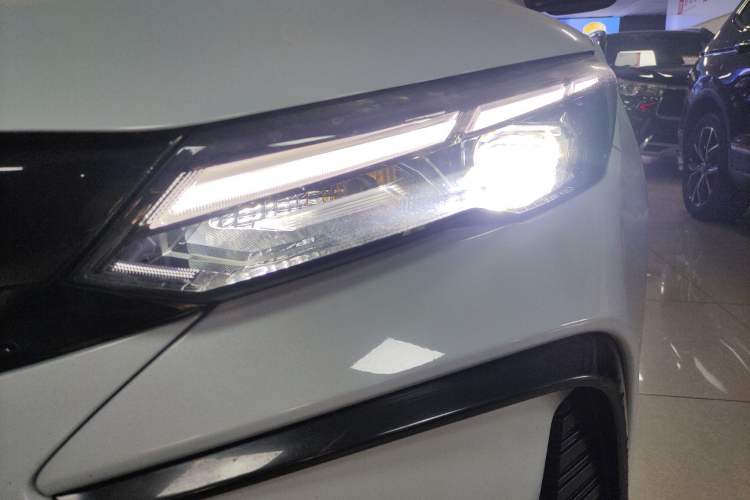 Used Geely Auto Emgrand L HiP 2024 Longteng Edition 1.5TD-DHT Pro 100KM Superior Model Left Front Headlight