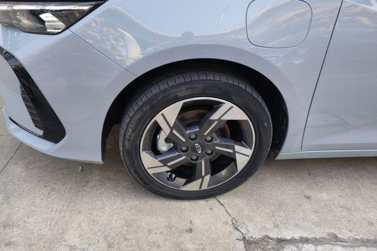 Used Geely Auto Emgrand L HiP 2024 Champion Edition 1.5TD-DHT Pro 100KM Excellence Model Left Front Wheel Hub