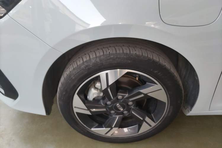 Used Geely Auto Emgrand L HiP 2024 Champion Edition 1.5TD-DHT Pro 100KM Excellence Model Left Front Wheel Hub