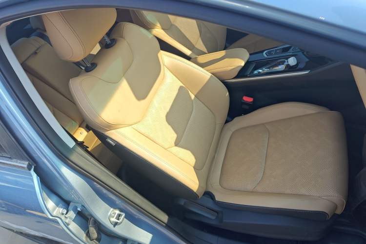 Used Geely Auto Emgrand L HiP 2024 Champion Edition 1.5TD-DHT Pro 100KM Excellence Model Right Front Seat