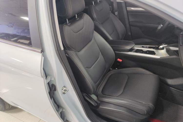 Used Geely Auto Emgrand L HiP 2024 Longteng Edition 1.5TD-DHT Pro 100KM Superior Model Right Front Seat
