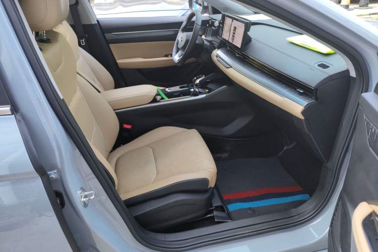 Used Geely Auto Emgrand L HiP 2024 Champion Edition 1.5TD-DHT Pro 100KM Excellence Model Right Front Seat